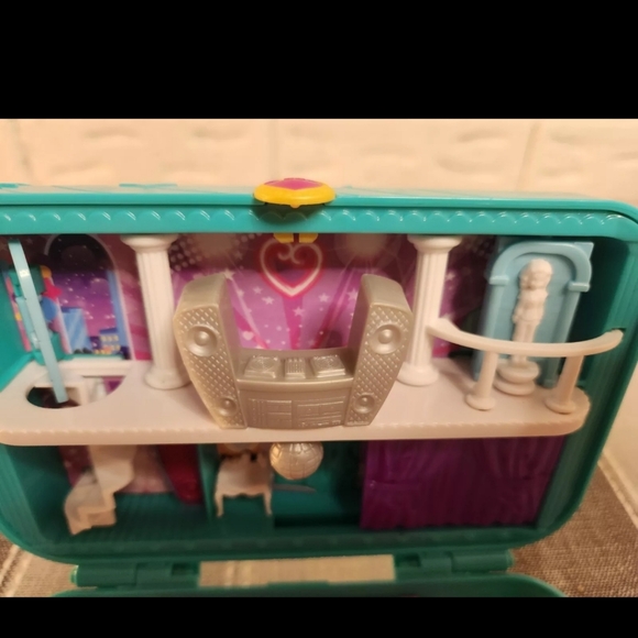 Polly Pocket 'Dance Par-Taay' Case Playset with Vintage Polly - Picture 10 of 16